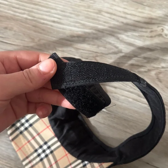 Burberry Golf Visor - Picture 4 of 7
